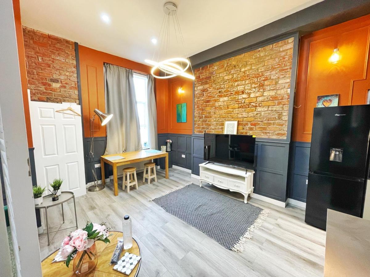 Adeamstays Provides Beautiful Centrally Located 1 And 2 Bed Apartments On Liverpools Boulevard Exteriér fotografie