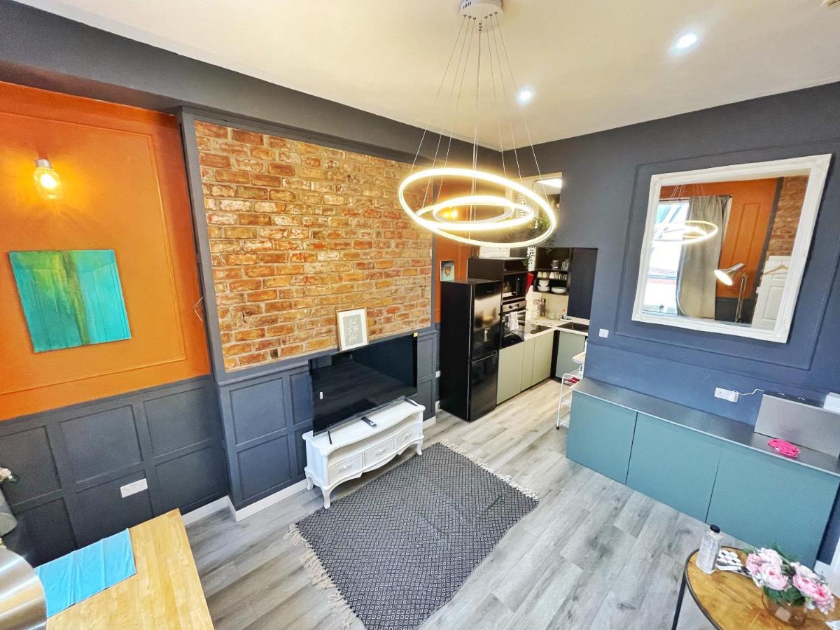 Adeamstays Provides Beautiful Centrally Located 1 And 2 Bed Apartments On Liverpools Boulevard Exteriér fotografie