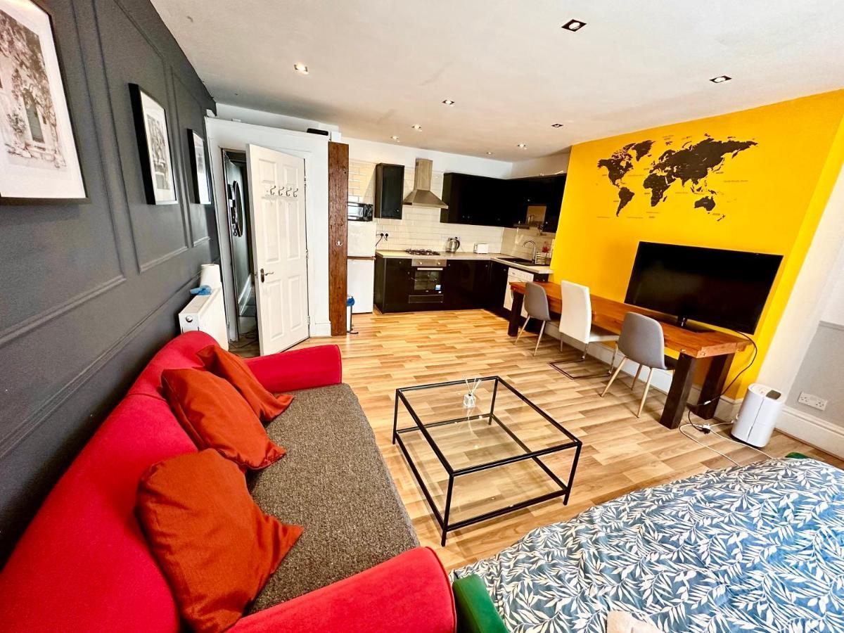 Adeamstays Provides Beautiful Centrally Located 1 And 2 Bed Apartments On Liverpools Boulevard Exteriér fotografie