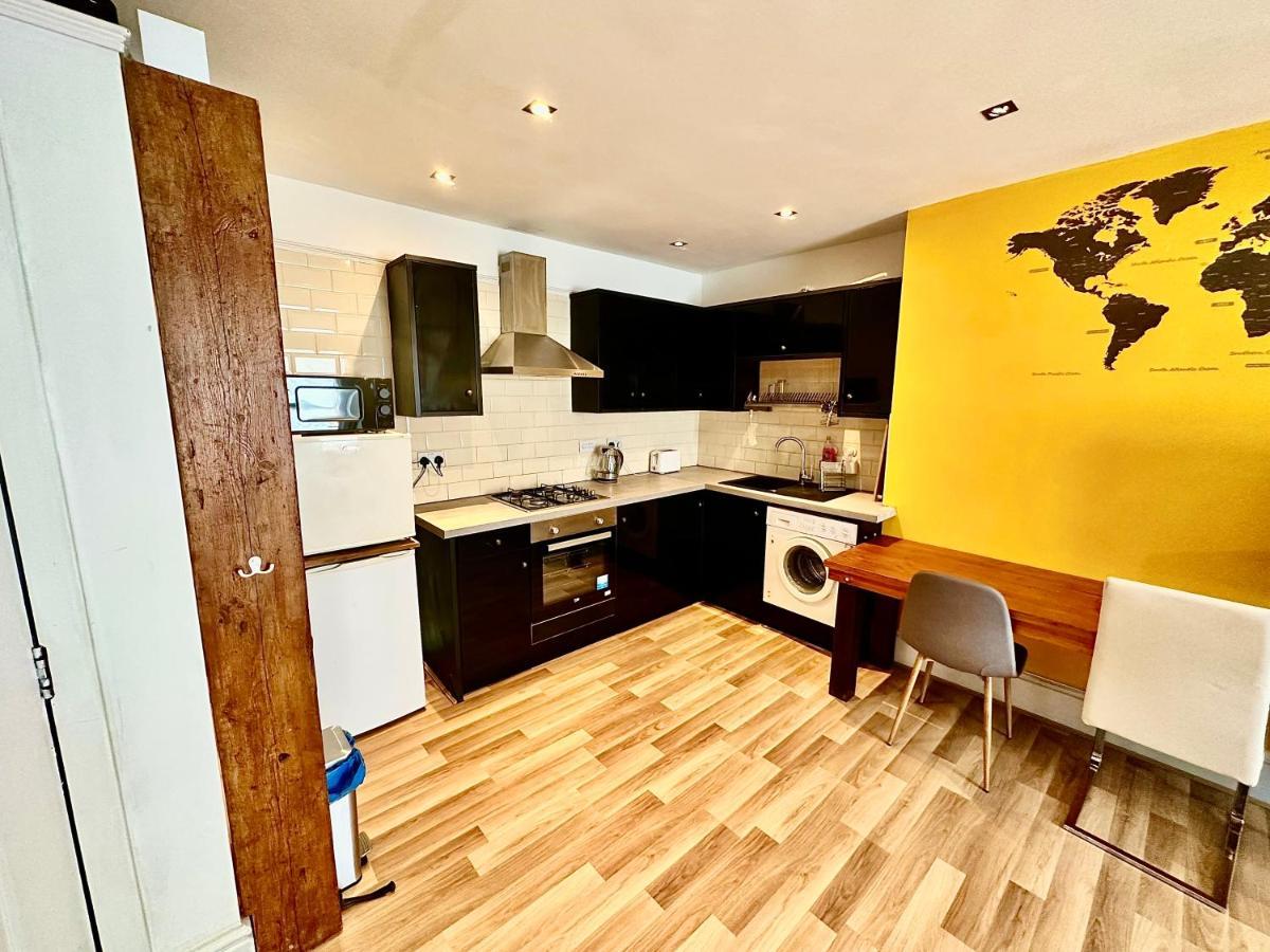 Adeamstays Provides Beautiful Centrally Located 1 And 2 Bed Apartments On Liverpools Boulevard Exteriér fotografie